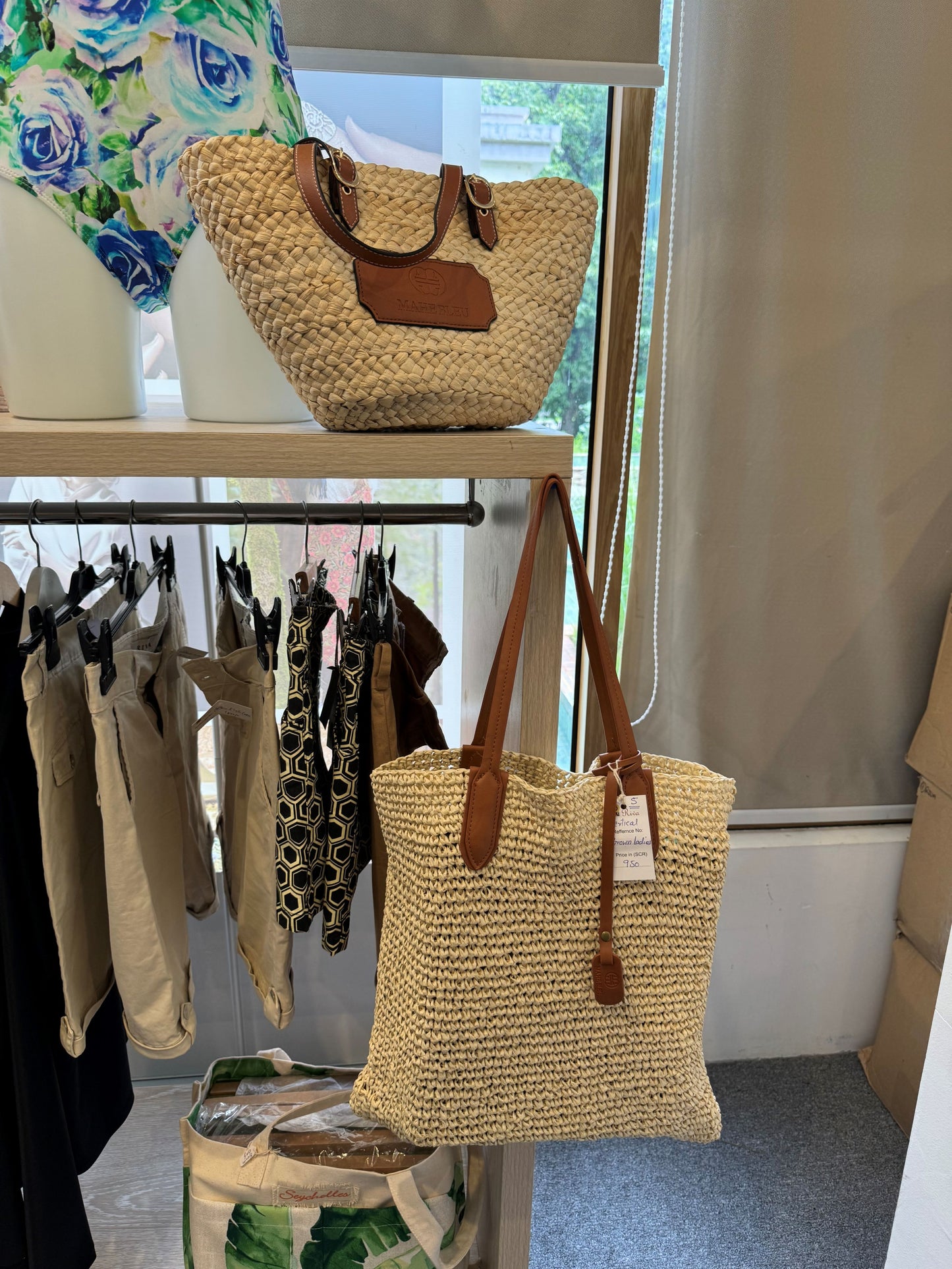 Women`s Vertical Raffia Tote