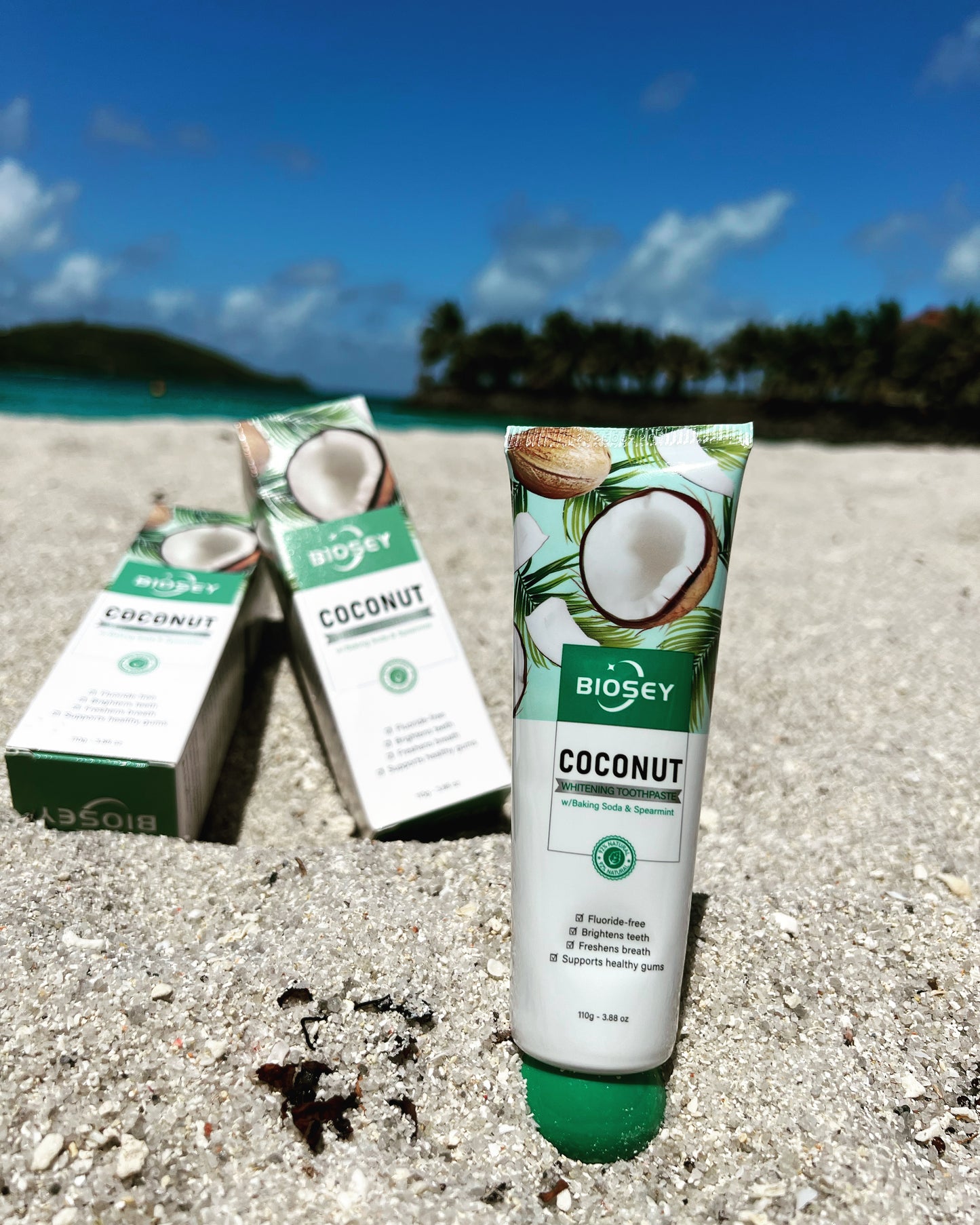 Coconut Whitening Toothpaste - w/Baking Soda & Spearmint - 92% Natural